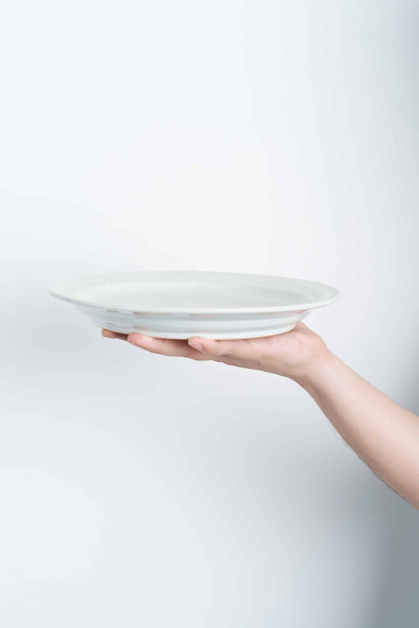 ローズマリー 23.5cmリムプレート ホワイト