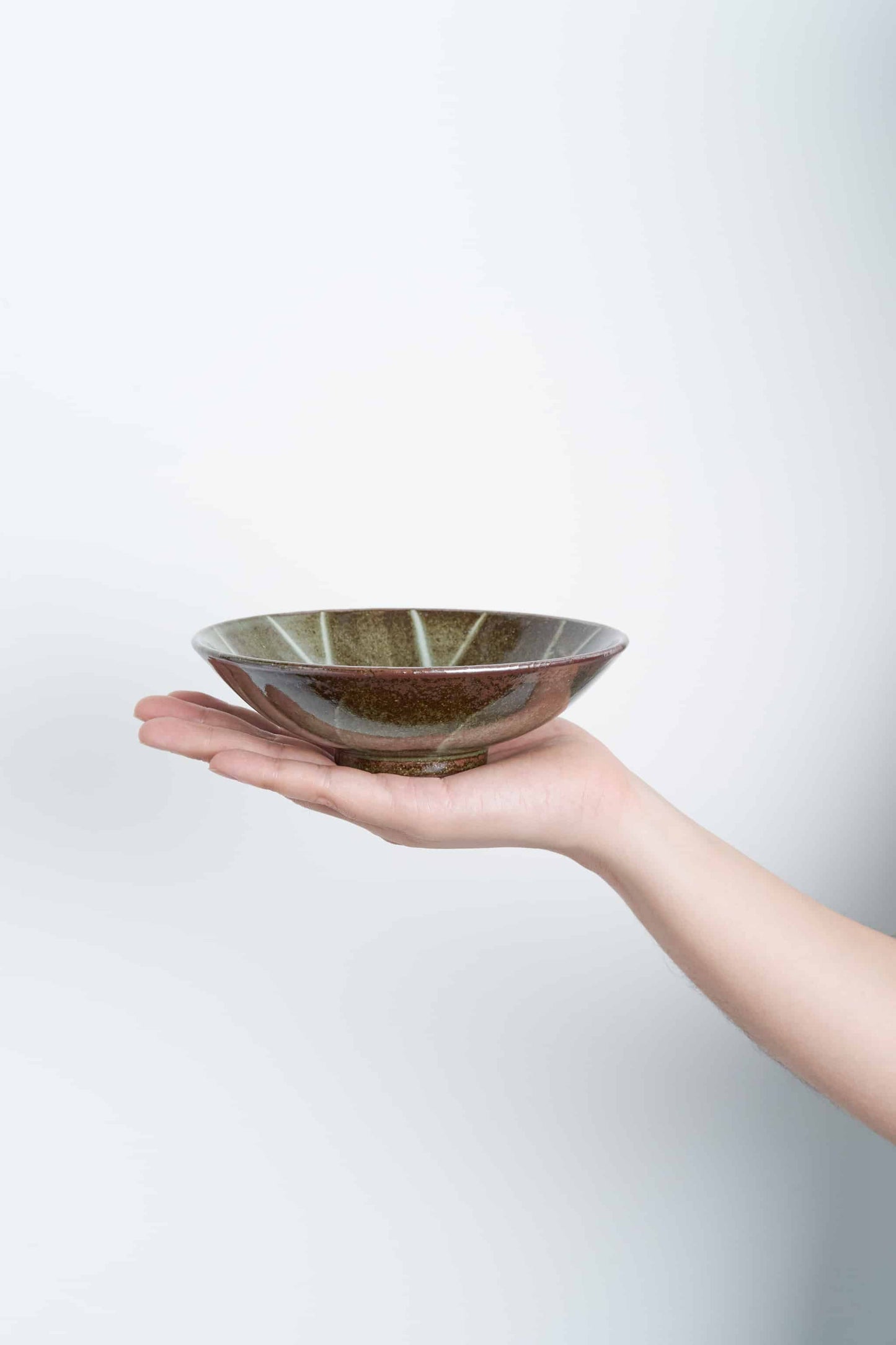 荒土織部内外山車刷毛 平碗